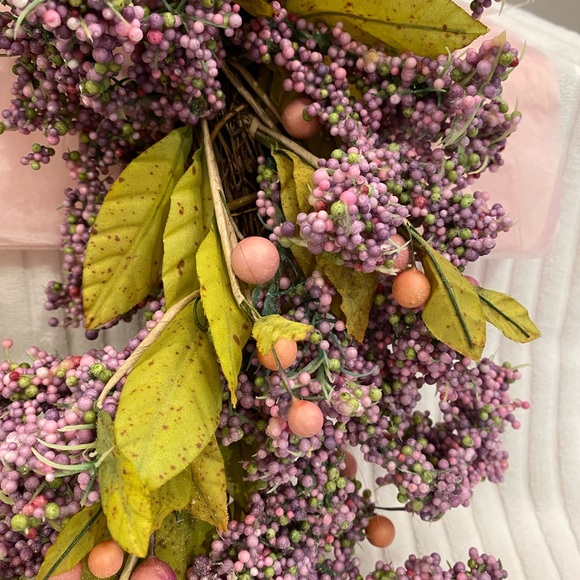 Purple and Pink Coloured Berry Wreath - Picture 5 of 7